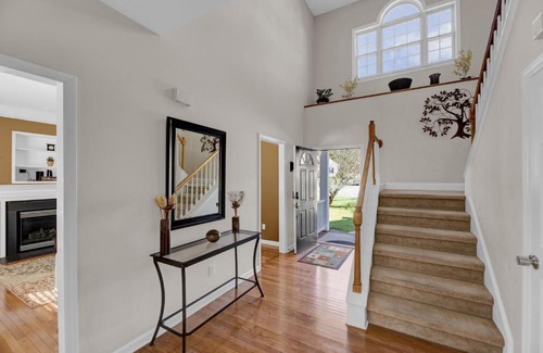 High Point Wohnung | Spacious Family Home with Private Backyard, Grill, and Garage! Free high-speed Internet! Minutes from HPU and Furniture Market!