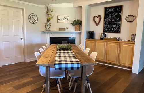 Pocahontas Haus | Spacious Farmhouse in Quiet Private Community 7Bedroom 4.5 Bathrooms