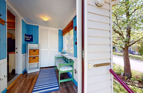 Lakeside Haus | Spacious first-floor cottage nestled between Lakeside and Marblehead!