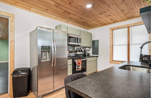 Crossville Kabine | Spacious Get Away: Mt. View 2-bedroom cabin ONLY 12min from Town