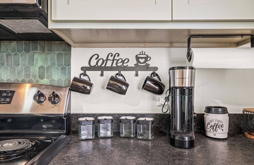 Crossville Kabine | Spacious Get Away: Mt. View 2-bedroom cabin ONLY 12min from Town