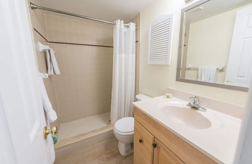 Avon By The Sea Eigentumswohnung | Renoviert --- Ground Floor Unit großen beheizten Pool