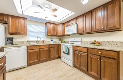 Avon By The Sea Eigentumswohnung | Renoviert --- Ground Floor Unit großen beheizten Pool