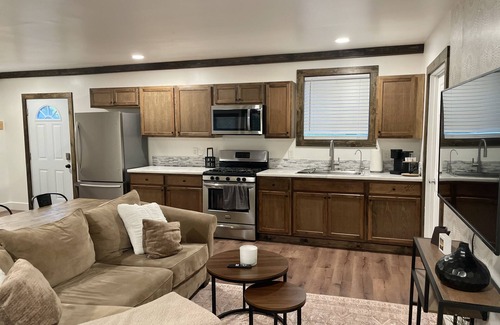 Thermalito Wohnung | Spacious guesthouse apt with King bed, pet friendly & sleeps 4