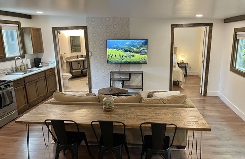 Thermalito Wohnung | Spacious guesthouse apt with King bed, pet friendly & sleeps 4