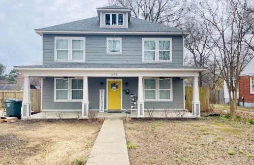 Memphis Villa | Spacious home, 3 king beds, huge backyard near UM