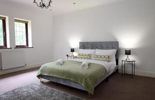 Wolverhampton Haus | Spacious Home for Large Families and Contractors