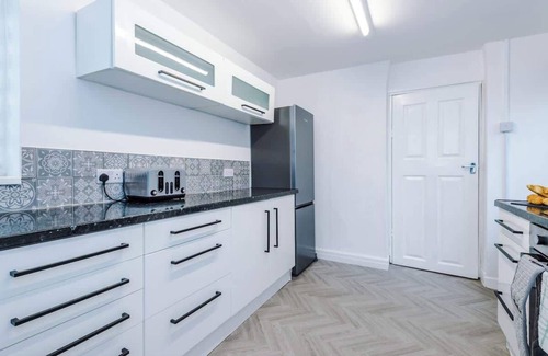 Droylsden Haus | Spacious Home, Ideal for Business Stays, Sleeps 9!