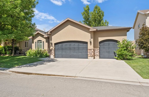 Eagle Mountain Haus | Spacious Home near Silicone Slopes