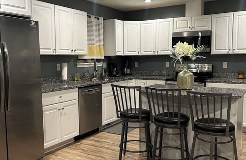 St. Paul Haus | Spacious Home, Saint Paul MN