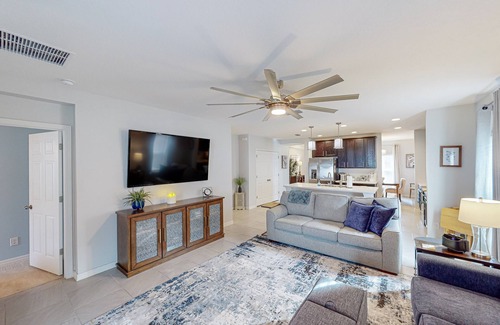 Groveland Haus | Spacious home with private washer/dryer, WiFi, enclosed yard, and gas grill