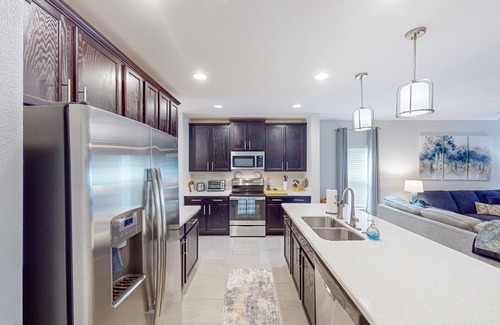 Groveland Haus | Spacious home with private washer/dryer, WiFi, enclosed yard, and gas grill