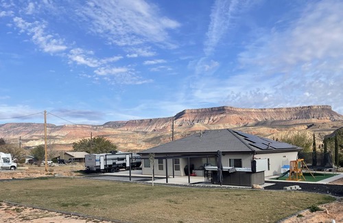 Toquerville Haus | SPACIOUS HOME with POOL SPA. 25 MIN TO ZION NP