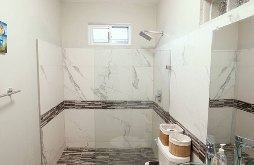 Corozal Wohnung | Spacious hotel suites with 8 bedrooms and WiFi, AC in charming Corozal