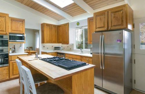 North Vancouver Haus | Spacious House