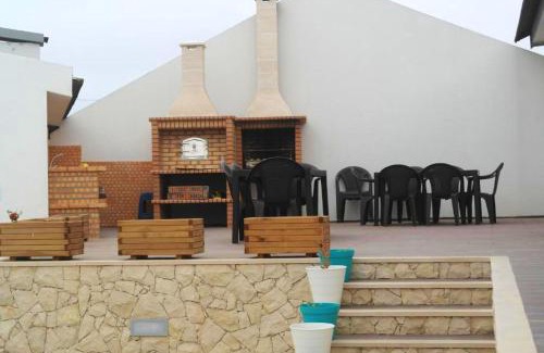 Atalaia Haus | Spacious House in Atalaia with Shared Pool