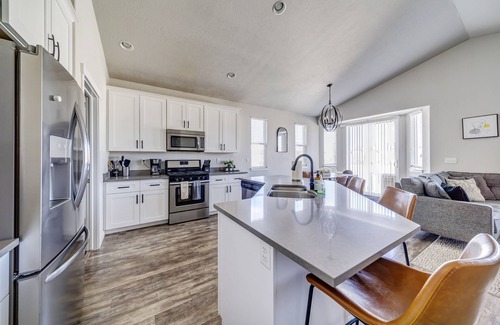 Eagle Mountain Haus | Spacious house near two Golf Courses!