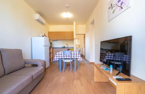 Prazeres Haus | Spacious House with Pool in Prazeres