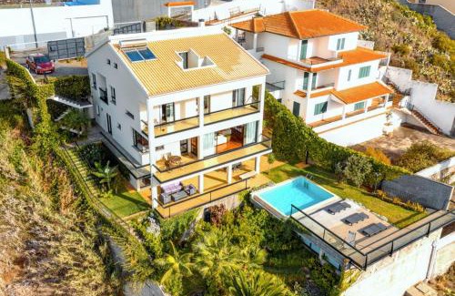 Canico Haus | Spacious house with sea view in Caniço + private pool