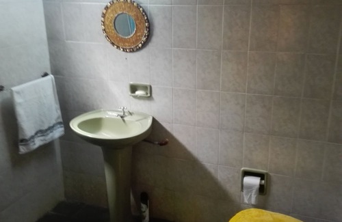 Asuncion Hütte | Geräumiges Zimmer mit Bad Bo. Herrera, Asuncion