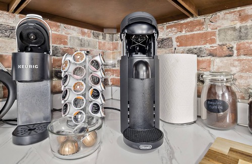 Montgomery Wohnung | Spacious Italian Farmhouse Apartment Sleeps up to 16!