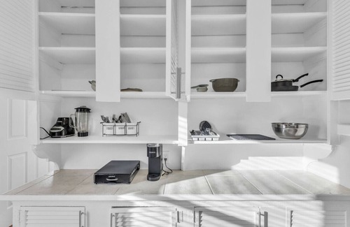 South Hyde Park Wohnung | Spacious KC Stay: 2 Bedrooms Near Stadiums, BBQ, Jazz & Fountains!