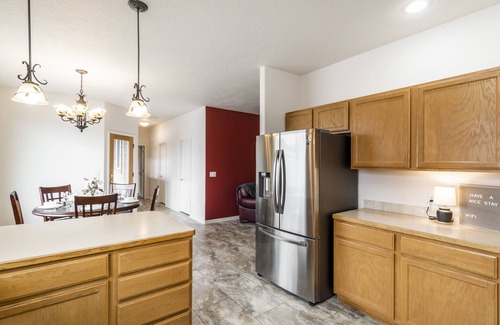 Twin Falls Haus | Spacious/King bed/bbq/Quality furnishings/Lg suite