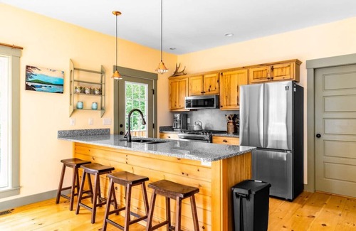 Otis Haus | Spacious Lake House + 2 Detached Guest Houses