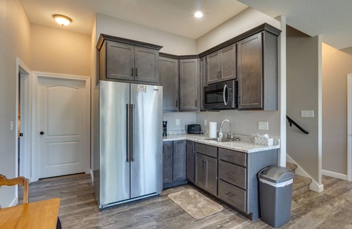 Linn Creek Haus | NEU! Haustierfreundlicher Lake Ozark Escape mit Deck und Aussicht