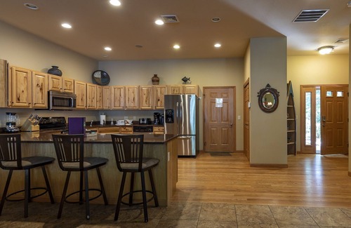 Mauston Haus | Spacious Lakefront Townhome on Castle Rock Lake!