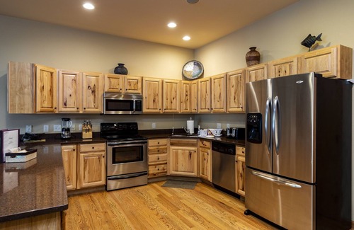 Mauston Haus | Spacious Lakefront Townhome on Castle Rock Lake!