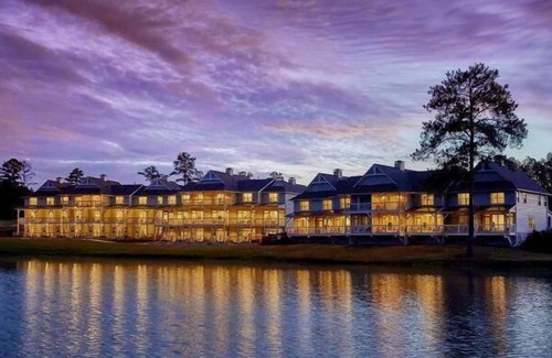 Douglasville Resort | Spacious Lakefront Suite w/ Screened Porch & WiFi - Pet Friendly