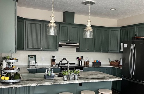 Jacksons' Gap Haus | SPACIOUS Lakefront Family Retreat on Lake Martin