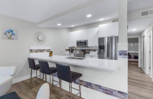 Coral Ridge Wohnung | Spacious Living w/Heated Pool + Outdoor Patio