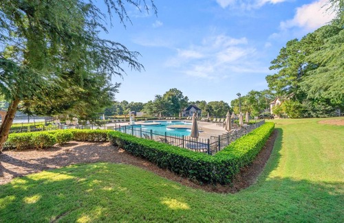 Woodstock Haus | Spacious lovely 5 bedroom home with alot of amenities, prime location, home theater, pet&longstay ok