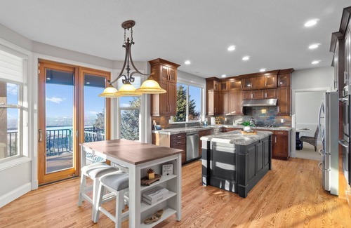 Draper Haus | Spacious/Lux 5-bedroom house close to slopes and what a view! in fabulous Draper