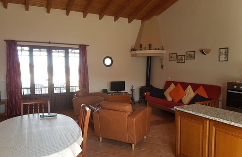 Ourique Haus | Spacious luxury country house. Shared pool. Fully wheelchair accessible