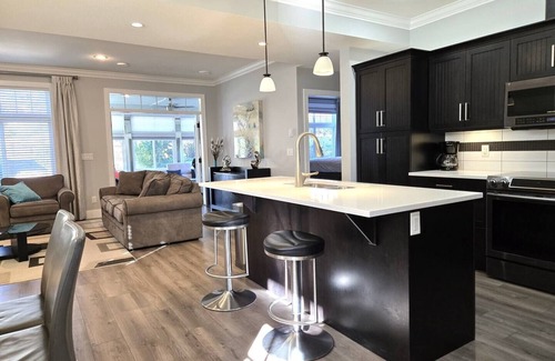 Okanagan-Similkameen Haus | Spacious Luxury in The Meadows – Perfect for Families & Groups!