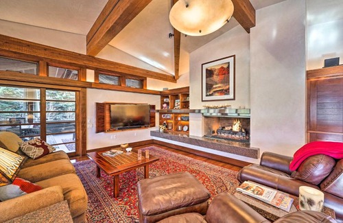 Hailey Haus | Spacious Luxury Retreat with Private Hot Tub and Pool!