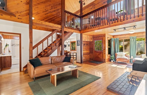 Forest Ranch Kabine | Spacious Luxury Woodland Cabin with pool and chef's kitchen