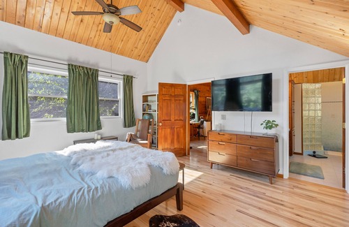 Forest Ranch Kabine | Spacious Luxury Woodland Cabin with pool and chef's kitchen