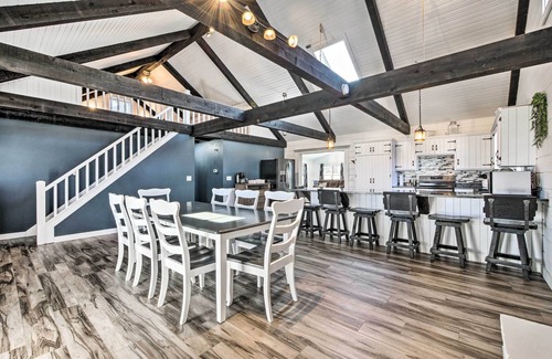 Massillon Kabine | Spacious Massillon Log Cabin w/ Fire Pit!