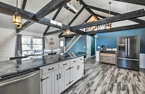 Massillon Kabine | Spacious Massillon Log Cabin w/ Fire Pit!