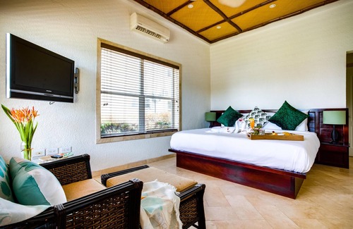 Placencia Resort | Spacious Master Suite w/ Balcony, WiFi, & Beautiful Views