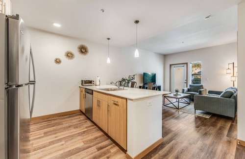 Downtown Wohnung | Spacious Modern 1BR 1BA | Downtown Redmond - 2