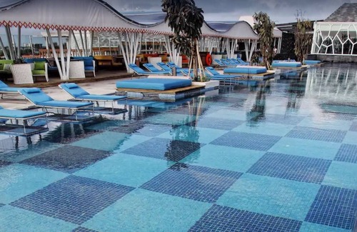 North Legian Wohnung | Geräumige moderne Suite mit kostenlosen Minibar-Artikeln (T Sand Suite14)