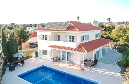 Mato Serrao Villa | Geräumige, moderne Villa mit privatem Pool und Meerblick