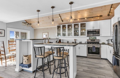 Castine Haus | Spacious Oceanfront Home Stunning Sunset Views