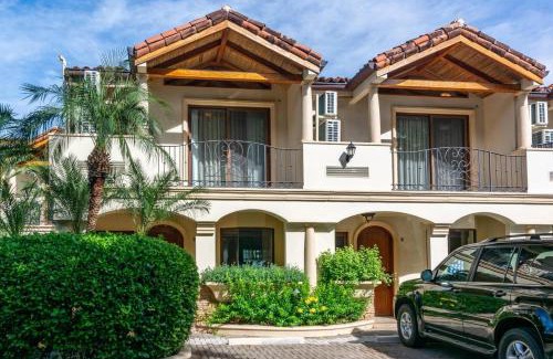 Playa Flamingo Haus | Spacious Open-Concept Condo with Stylish Design, Direct Beach Access & Resort-Style Amenities