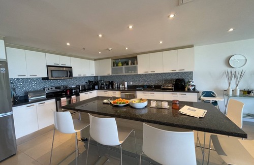Oranjestad-West Eigentumswohnung | Spacious Penthouse in Paradise, Huge Villa ~ Eagle Beach, rooftop hot tub!